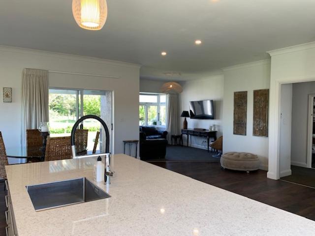 Walnut House Apartment Havelock North Exterior photo